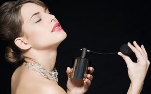 Nước hoa hàng hiệu: Dùng không đúng điệu - mất thơm